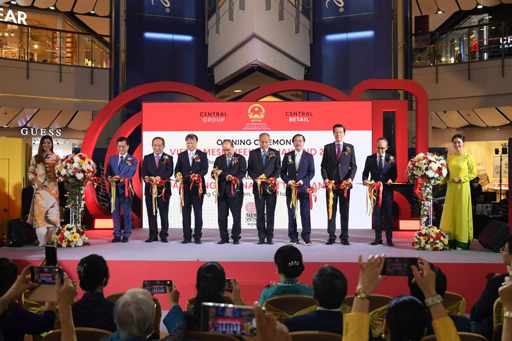 Chủ tịch nước Nguyễn Xuân Phúc tham dự Lễ khai mạc Tuần hàng Việt Nam tại Thái Lan 2022